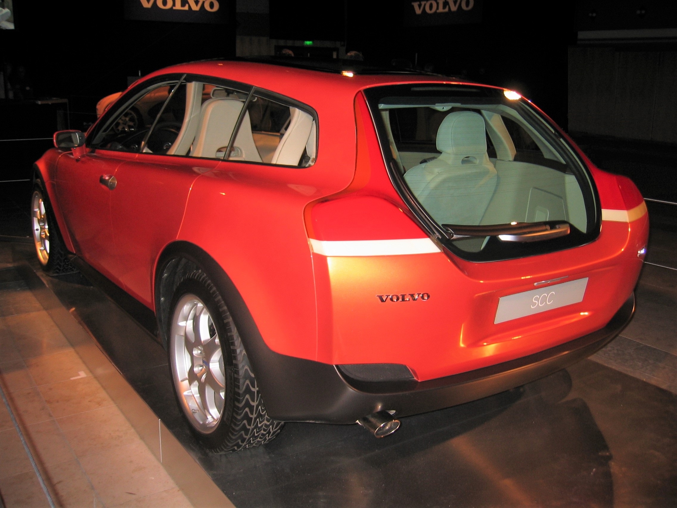 Volvo Upgrades XC60 and XC90 Plug-in Hybrids with Larger Batteries