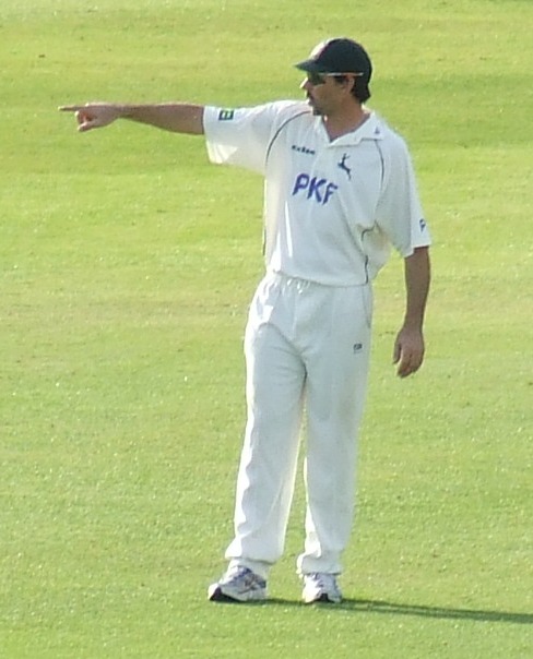 Stephen Fleming captaining Nottinghamshire CCC.