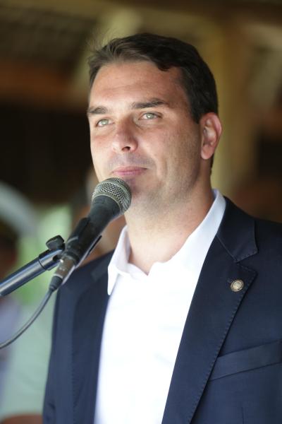 SEAP REALIZA FORMATURA DO GRUPAMENTO DE INTERVENÇÃO TÁTICAO Deputado Estadual Flavio Bolsonaro frisou a qualidade dos formandos. “É com muito orgulho que participo desta cerimônia. Tenho ciência da dificuldade do curso, mas tenham certeza que não há qualificação igual neste país”, afirmou.
