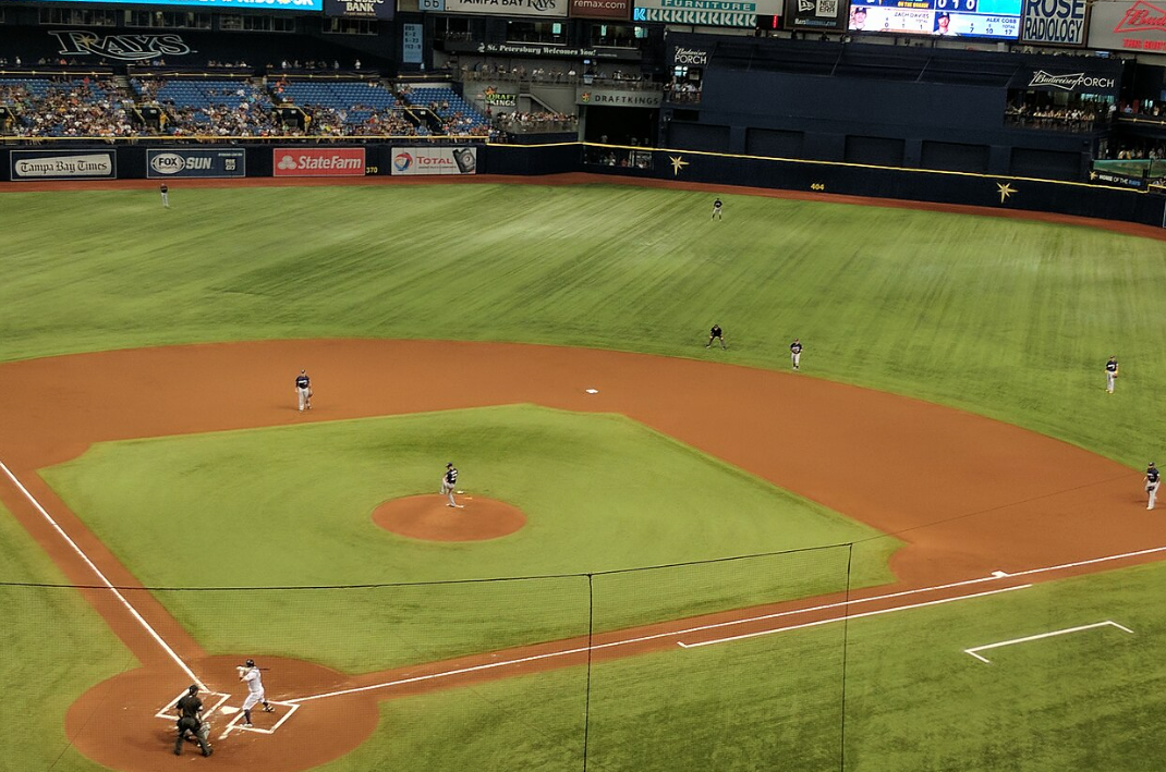 Brewers vs. Rays (36348938391).  2017